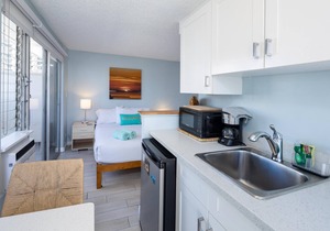 ALOHA-WAIKIKI OCEAN VIEW LIVING 11