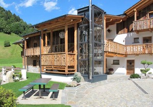 Alpine Mountain Chalet (H7W4NF9)
