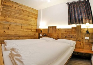 Alpine Mountain Chalet (HE9KUHM)