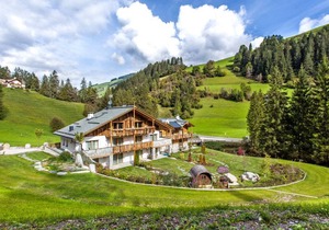 Alpine Mountain Chalet (HE9KUHM)