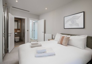 ALTIDO 2BR Apt w/terrace in Nine Elms
