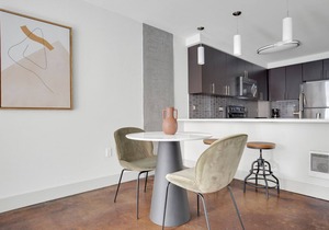 Amazing Bellevue 1BR w/Gym & Coffee Bar, near shopping, by Blueground