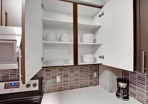 Amazing Bellevue 1BR w/Gym & Coffee Bar, near shopping, by Blueground