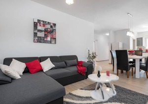 Amazing home in Pula with kitchen