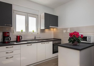 Amazing home in Pula with kitchen