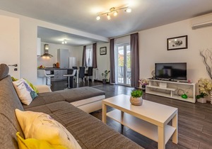 Amazing home in Pula with WiFi