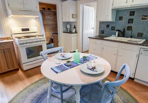 AMAZING Leland location 3BR/2+Baths Access 4 LK MI/3 LK Leelanau BEACHES/sunsets