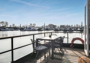 Amazing Ship In Ohé & Laak With Wifi