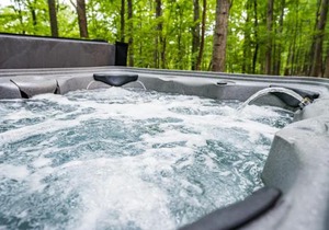 Amazing Views, Hot Tub, WiFi, Deck, & Fire Pit!