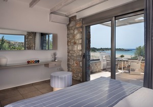 AMMOS-LUXURY BEACHSIDE STONE VILLA -PRIVATE POOL - DIRECT ACCESS TO THE BEACH
