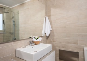 AMMOS-LUXURY BEACHSIDE STONE VILLA -PRIVATE POOL - DIRECT ACCESS TO THE BEACH