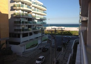 Apartamento 3 Quartos em Frente à Praia do Forte