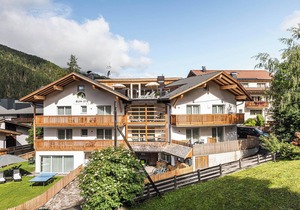 Apartment "Cater Residence Bun Sté" with Mountain View, Whirlpool, Sauna & Garden