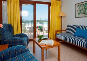 Apartment - 2 Bedrooms with Pool and Sea views - 107625