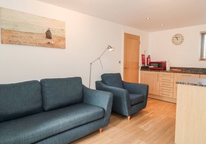 APARTMENT 7, pet friendly in West Bay