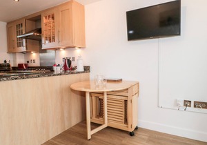 APARTMENT 7, pet friendly in West Bay