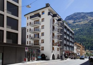 Apartment Chesa Arlas E2 by Interhome
