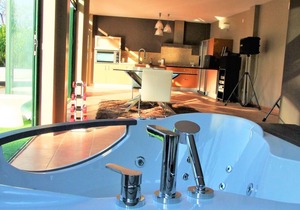 Apartment in a luxurious villa for 4 people