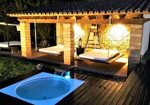 Apartment in a luxurious villa for 4 people