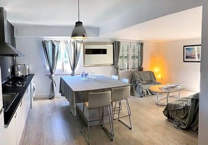 Apartment in a luxurious villa for 4 people