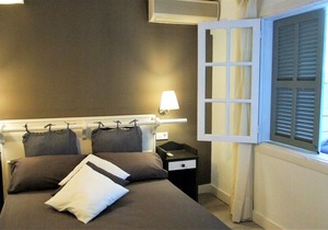 Apartment in a luxurious villa for 4 people