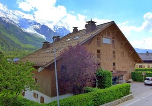 Apartment Les Pècles by Interhome