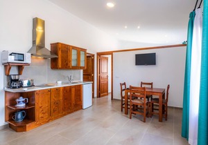 Apartment 'S Hort Can Capità Estudio Balcón 10' close to the Sea with Shared Pool & Wi-Fi