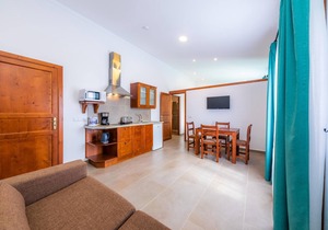Apartment 'S Hort Can Capità Estudio Balcón 8' close to the Sea with Shared Pool & Wi-Fi