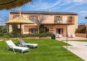 Apartment 'S Hort Can Capità Estudio Balcón 8' close to the Sea with Shared Pool & Wi-Fi
