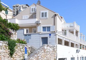 Apartment Violeta 2 with parking