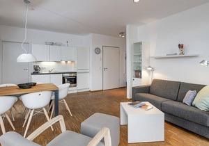 Apartment with great balcony on two sides - 100 m to the beach!