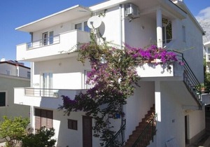 Apartments and rooms Meri, (8553), Baška Voda, hr