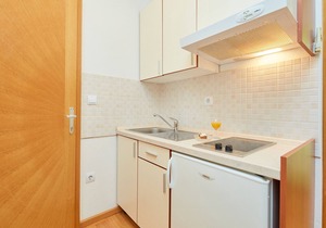 Apartments Zelic Tucepi S6