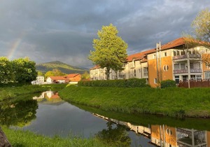 Appartement mit Tiefgaragenstellplatz und kostenfreiem Eintritt ins AQACUR