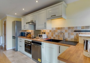 Apricot Cottage - Two Bedroom House, Sleeps 4