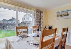 Apricot Cottage - Two Bedroom House, Sleeps 4
