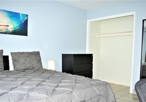 Apt #5, 2 bedroom / 1 bathroom, 8 min to Downtown!