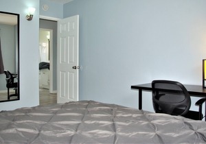 Apt #5, 2 bedroom / 1 bathroom, 8 min to Downtown!