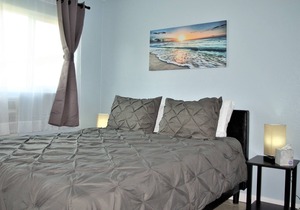 Apt #5, 2 bedroom / 1 bathroom, 8 min to Downtown!