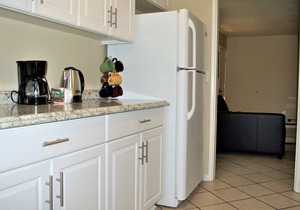 Apt #6, 2 bedroom / 1 bathroom, 8 min to Downtown!