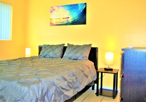 Apt #7, 2 bedroom / 1 bathroom, 8 min to Downtown!