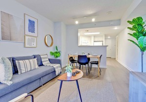 Apt with Gym & Metro Access
