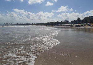 Apto climatizado à beira-mar c/piscina-Intermares
