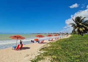 Apto climatizado à beira-mar c/piscina-Intermares