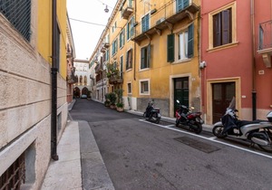 Arela Verona Journeys