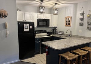 Attitash Mountain Resort Condo- 3 Floors, Sleeps 12- Story Land, Ski, Shop, Golf