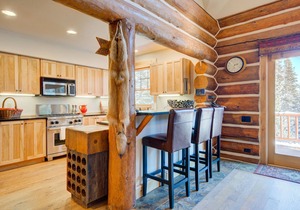 Authentic Ski-in Ski-out Powder Ridge Log Cabin