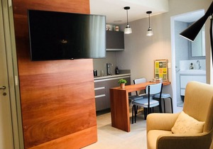 AV806 - Executive suite with lots of charm