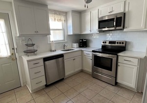 Avalon BEACH BLOCK 2 Bedroom Condo with POOL West Unit/Sleeps 4