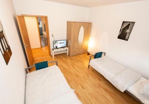AVR Apartment HOF 11